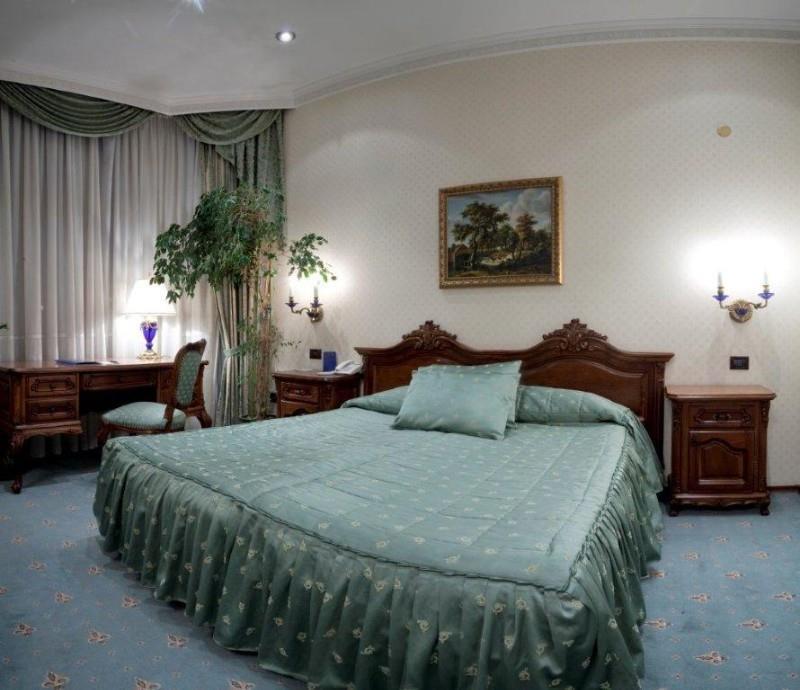Grand London Hotel